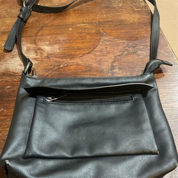 Universal Thread Black Crossbody Bag Adjustable Strap Front Pocket Zip Closure - Picture 7 of 13